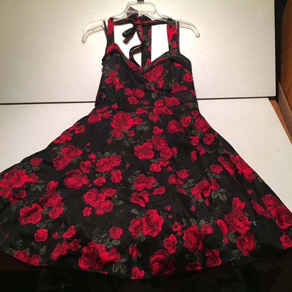 Hot Topic Dresses & Skirts - Hot topic rose halter dress